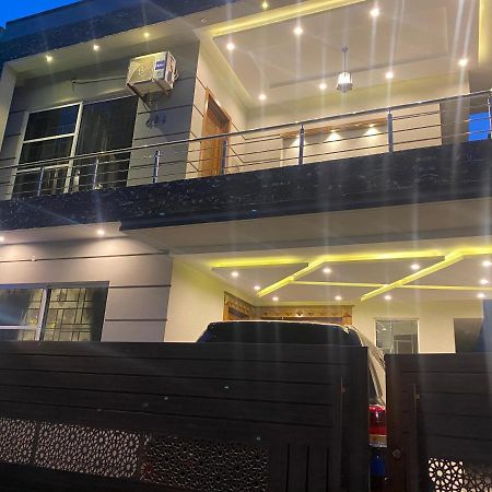 Luxury Guest House In Bahria Town Равалпинди Екстериор снимка