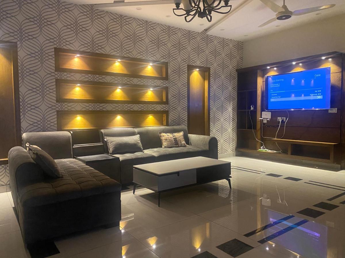 Luxury Guest House In Bahria Town Равалпинди Екстериор снимка