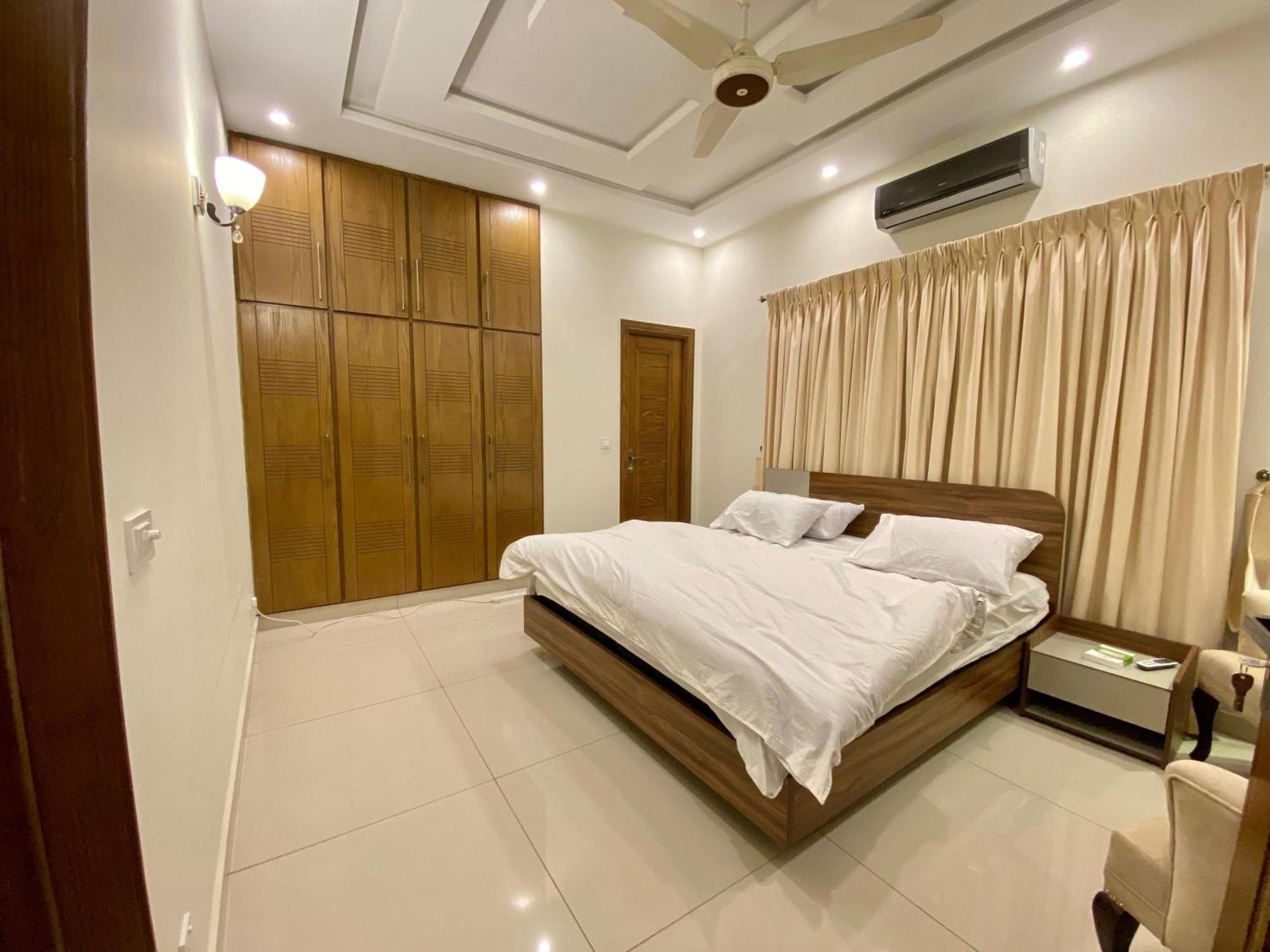 Luxury Guest House In Bahria Town Равалпинди Екстериор снимка