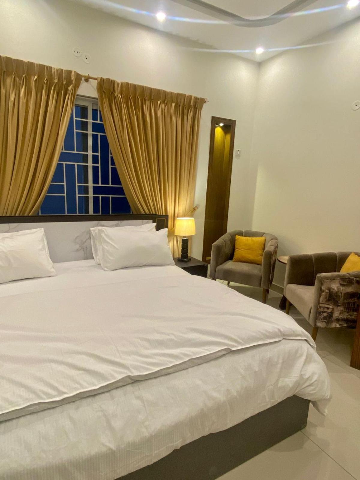 Luxury Guest House In Bahria Town Равалпинди Екстериор снимка